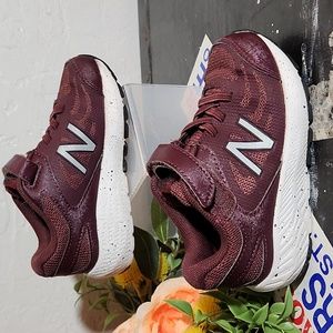 NEW BALANCE 7.5 Toddler Sneakers